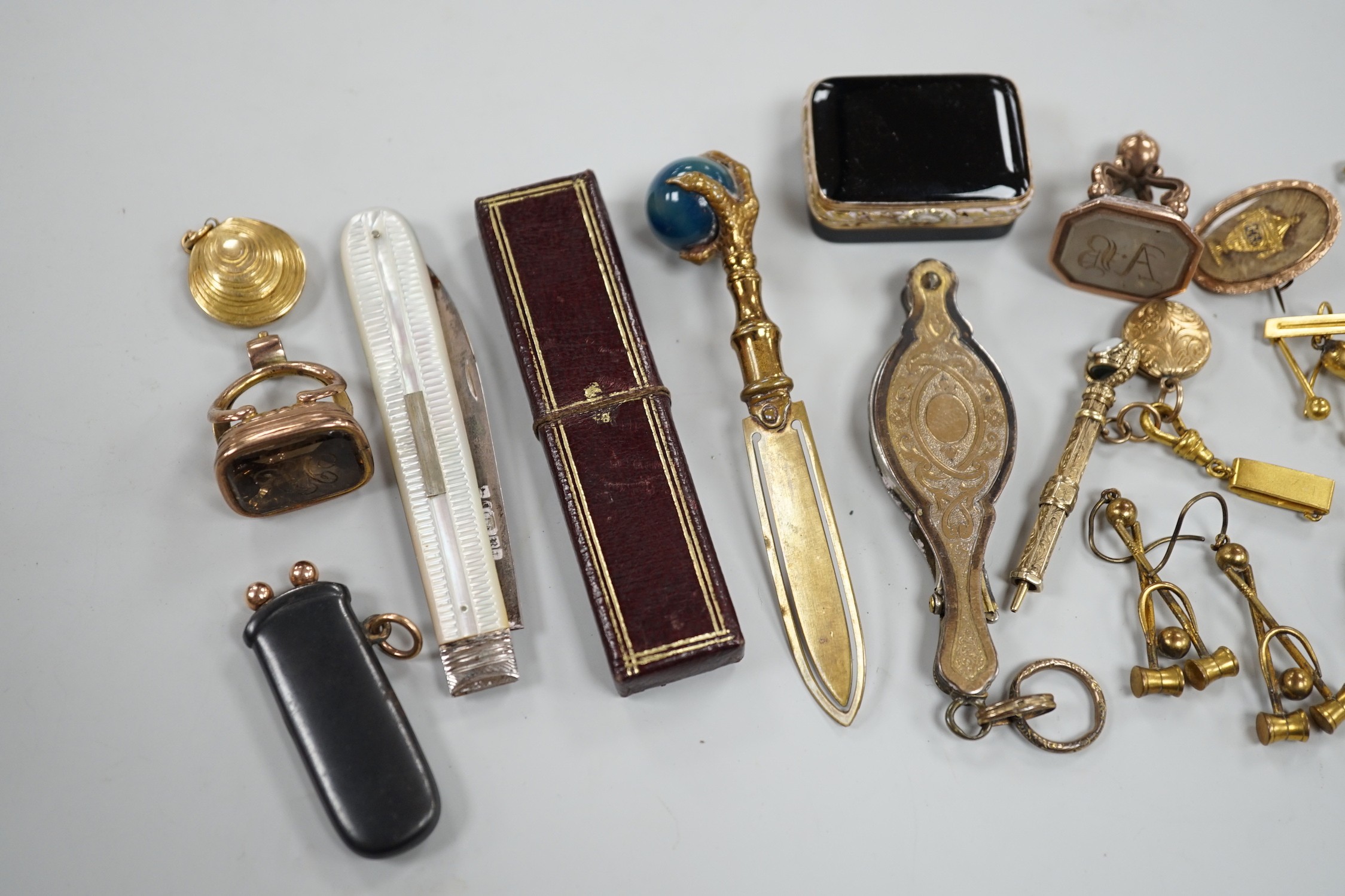 Mixed collectables including a yellow metal clam shell mourning pendant, 22mm, a George III yellow metal and plaited hair mourning brooch, with central urn and engraved inscription verso, three assorted 19th century and